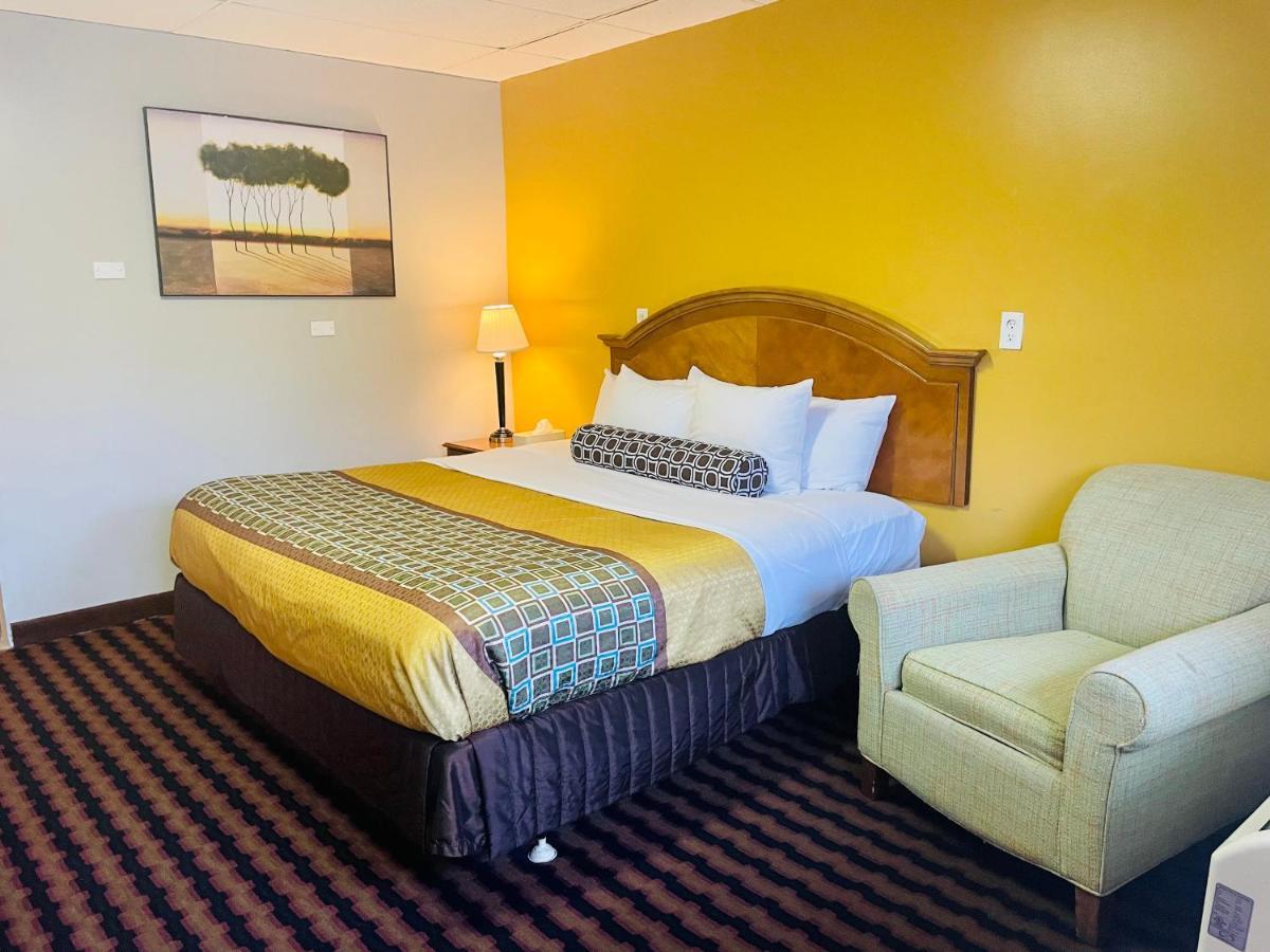 Red Carpet Inn Duncannon New Buffalo Bagian luar foto