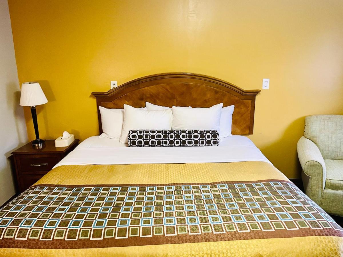 Red Carpet Inn Duncannon New Buffalo Bagian luar foto