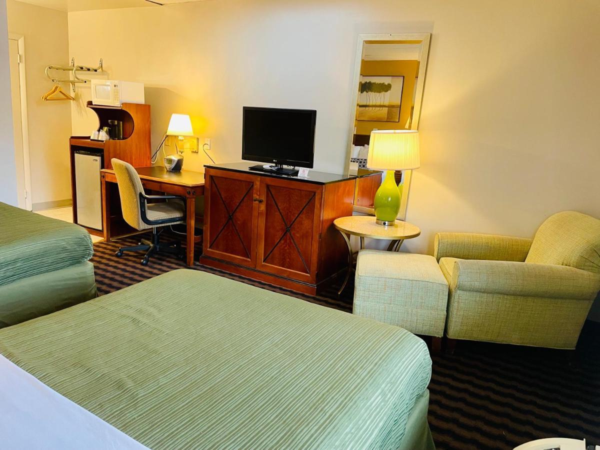 Red Carpet Inn Duncannon New Buffalo Bagian luar foto