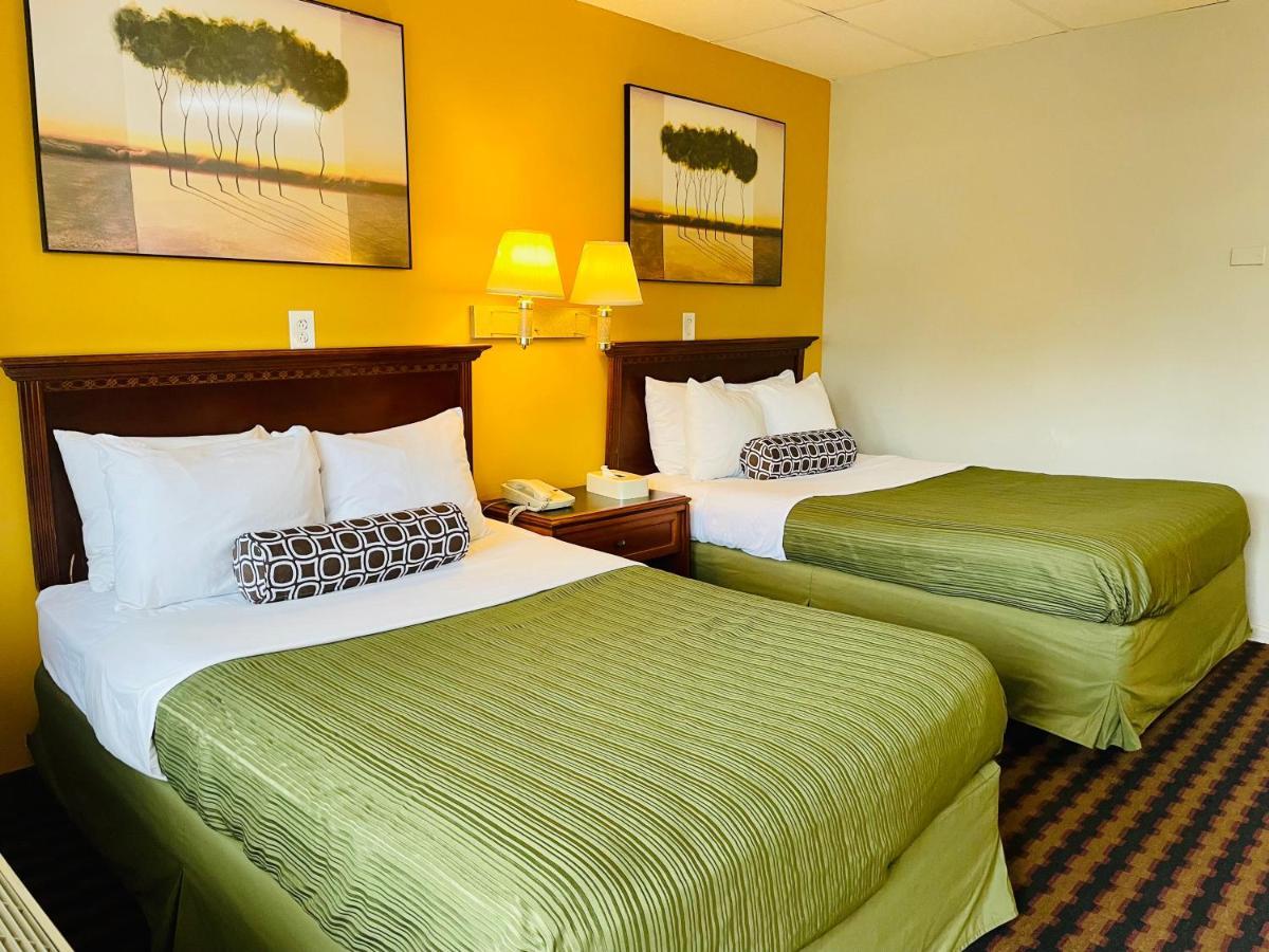 Red Carpet Inn Duncannon New Buffalo Bagian luar foto