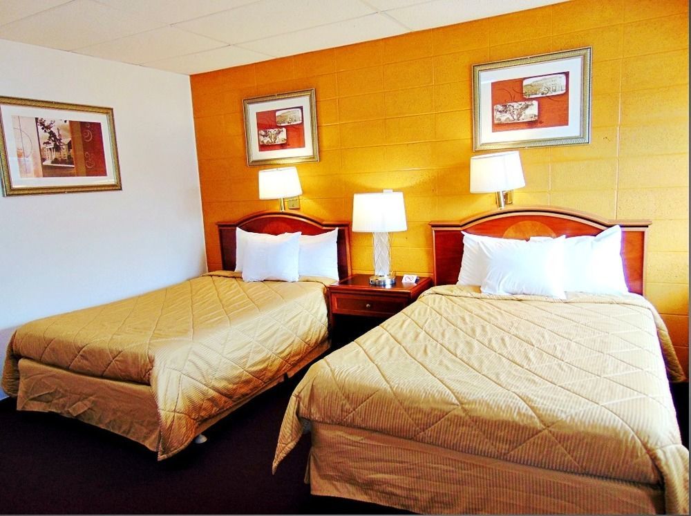 Red Carpet Inn Duncannon New Buffalo Bagian luar foto