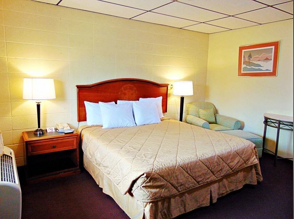 Red Carpet Inn Duncannon New Buffalo Bagian luar foto