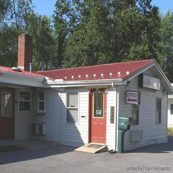 Red Carpet Inn Duncannon New Buffalo Bagian luar foto